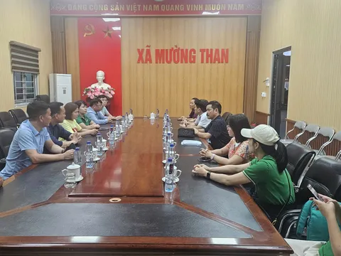 Cụm Hiệp hội Du lịch các tỉnh, thành phố phía Bắc giúp đỡ xã Mường Than khắc phục hậu quả thiên tai